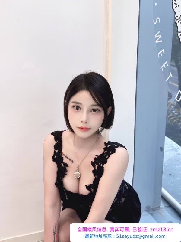 丰满大波风骚妹子