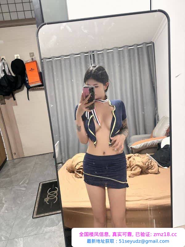南开童颜大胸嫩妹