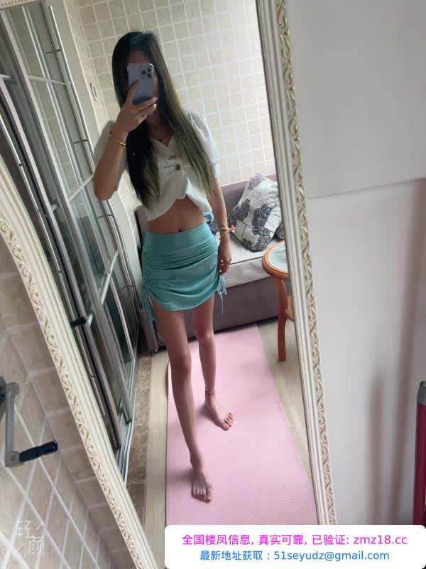 瑜伽小少妇