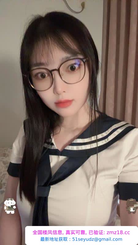 温柔大胸眼镜老师