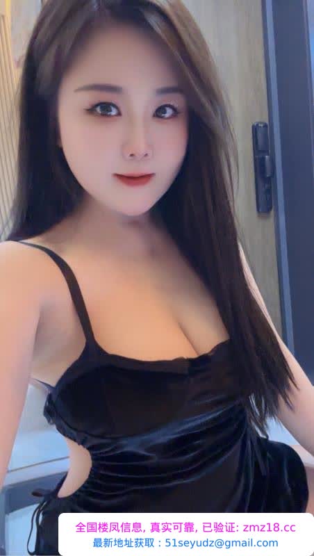 微胖大胸小姐姐