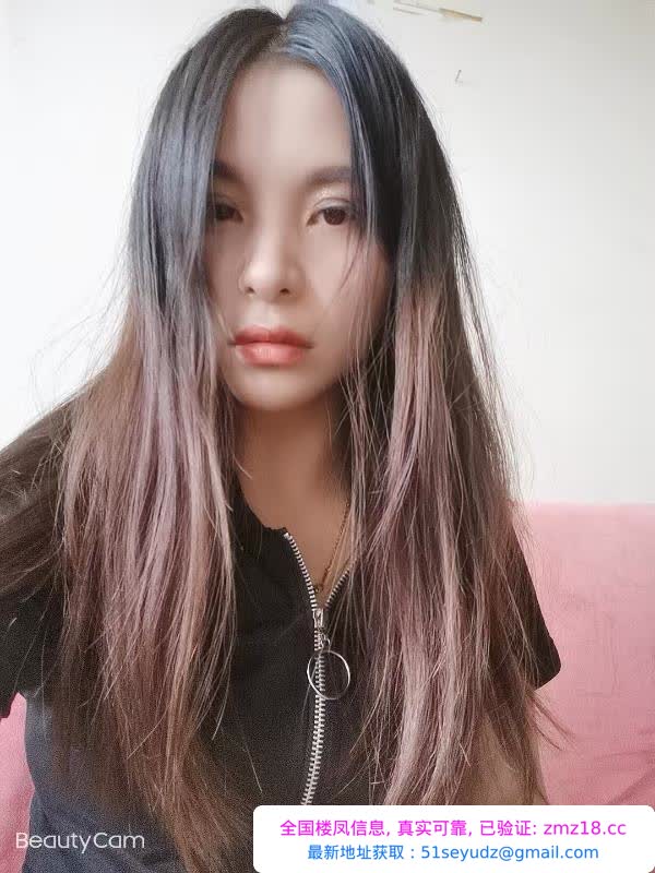 汉口火车站小女人