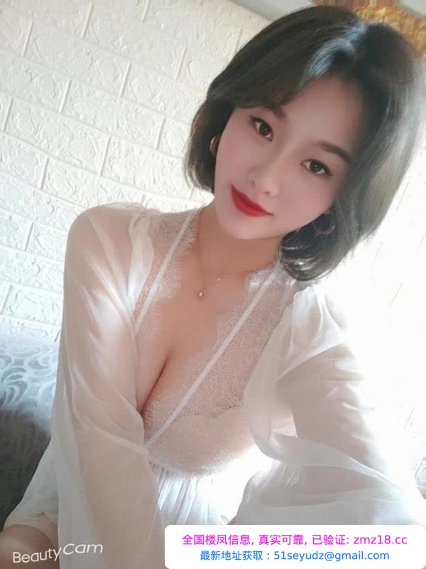 短发韵味风骚女郎