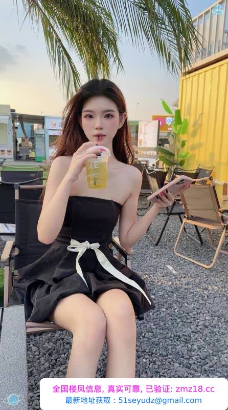 长腿肤白颜值嫩妹
