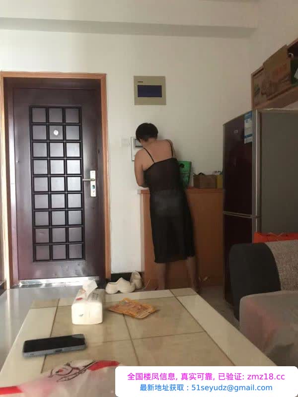 经常晒网的少妇