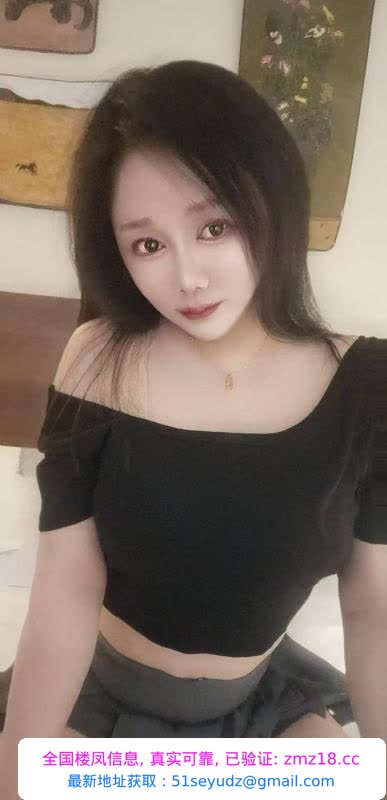 白皙胸大的小姐姐