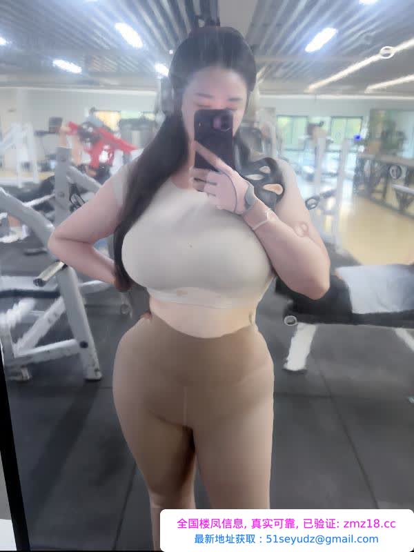 栖霞欧美风小姐姐