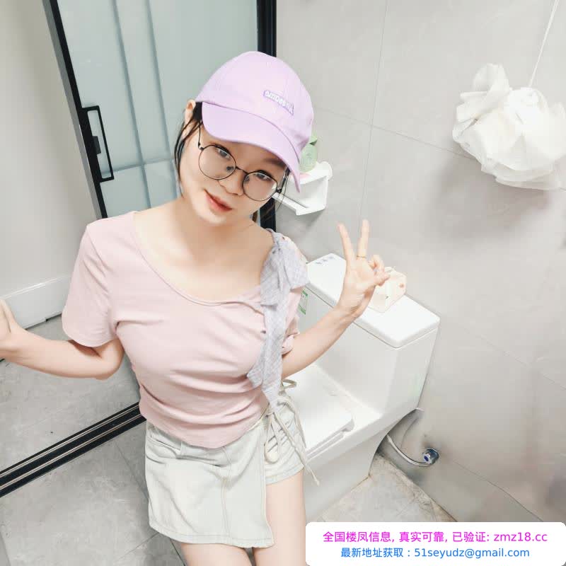 白嫩温柔小妹