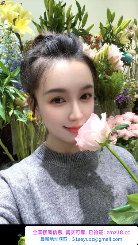 气质绝佳的美女伊伊