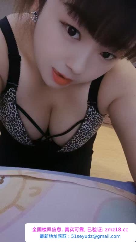 一个胸大的小姐姐