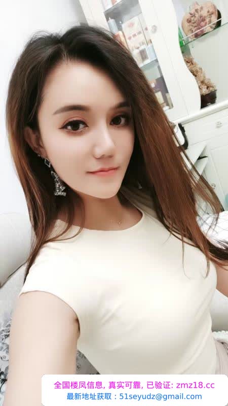 前凸后翘混血妹妹