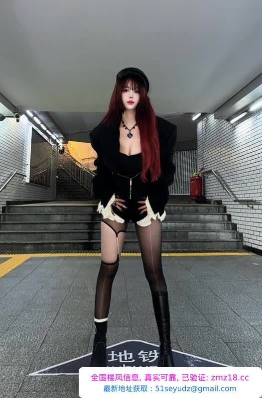 黑丝肥臀风骚馨菲