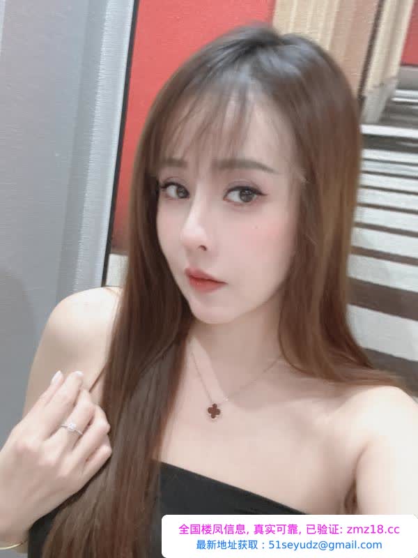 天然大胸御姐性感兼职