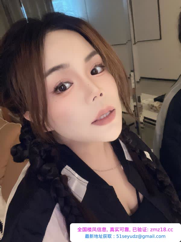 4D大胸御姐骚货老师