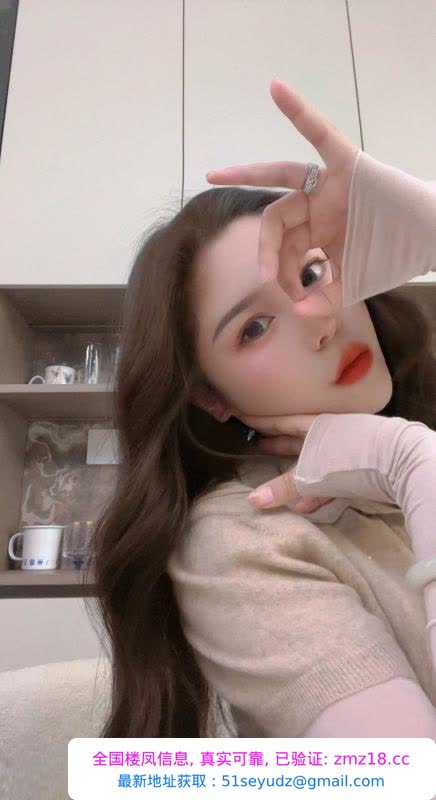 高颜大奶一线天