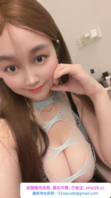 返食西乡白嫩巨乳允儿