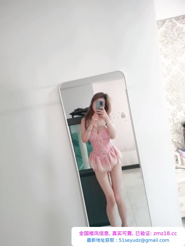 清纯嫩妹大奶长腿鱼儿