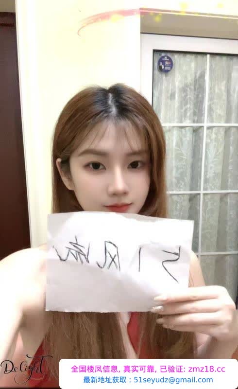 建邺冷白皮美少女