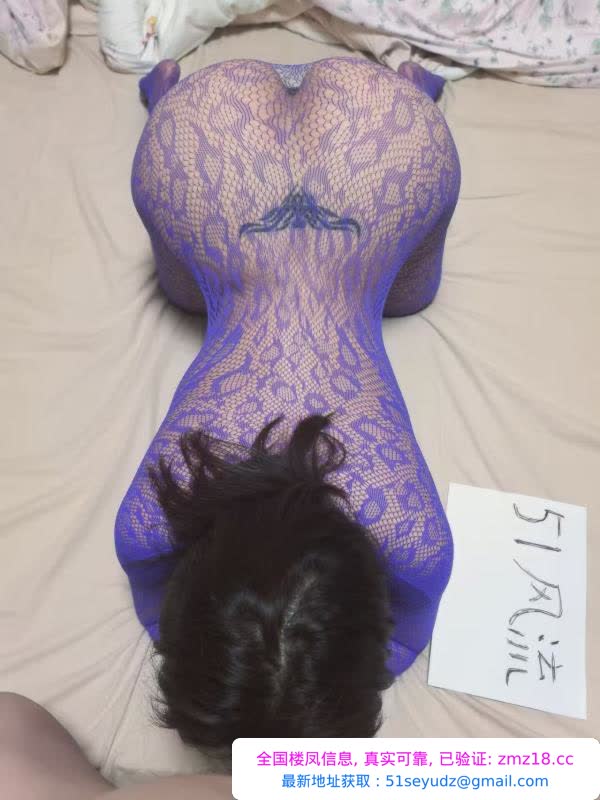 超大蜜桃臀骚妹