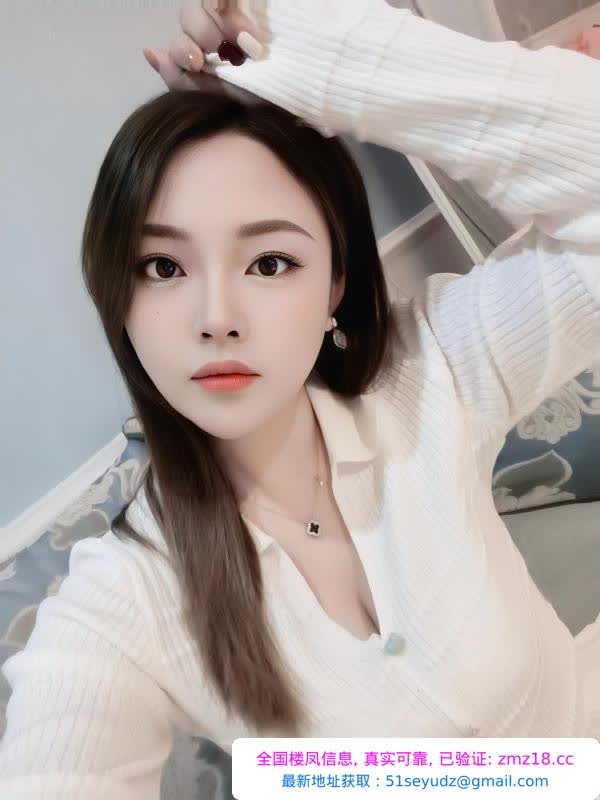 大胸气质小美女