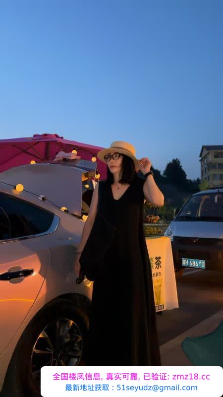 温温柔柔的眼镜妹