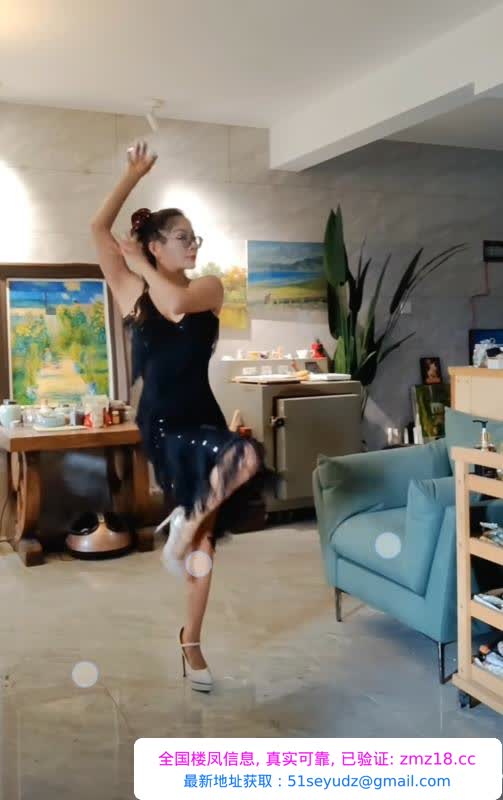 双飞舞蹈姐妹腰细胸大