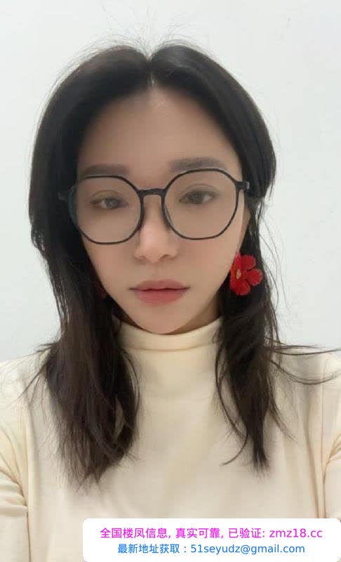 戴眼镜的风骚少妇