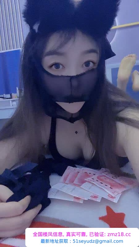 胸大臀圆美少妇