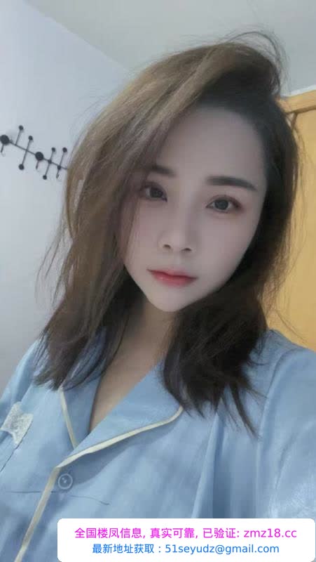 过年不打烊制服少妇