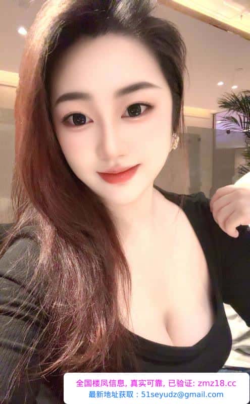 思明美胸蜜桃臀雨衫