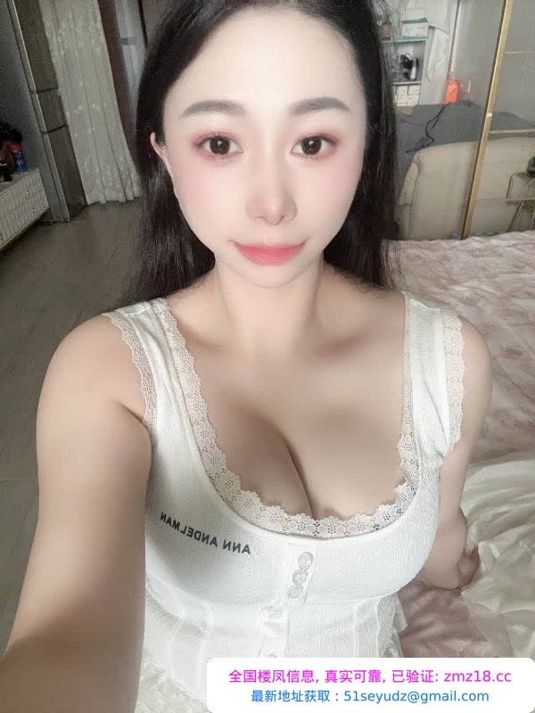 大胸翘臀妹子