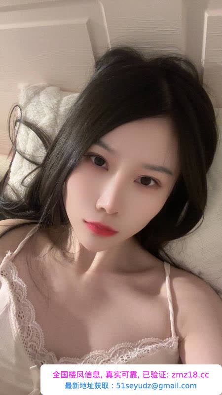 皮肤白嫩颜值嫩妹