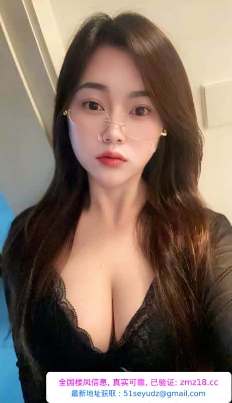 上城骚货大奶眼镜妹