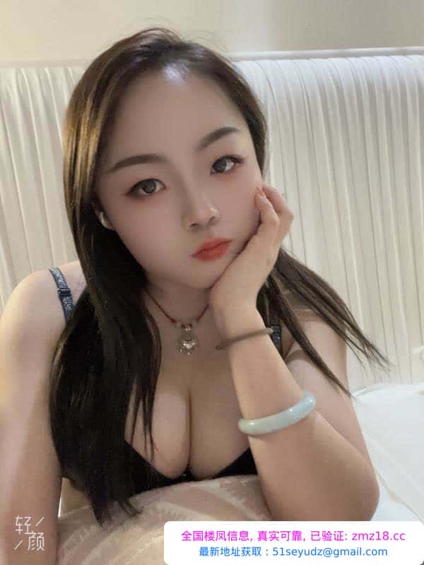 大胸服务控性感小姐姐