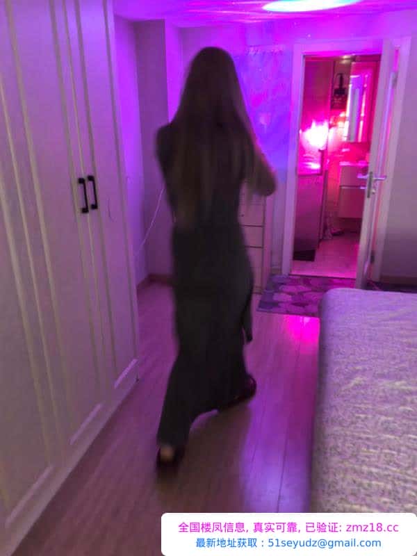 艹翻小穴巨紧少妇