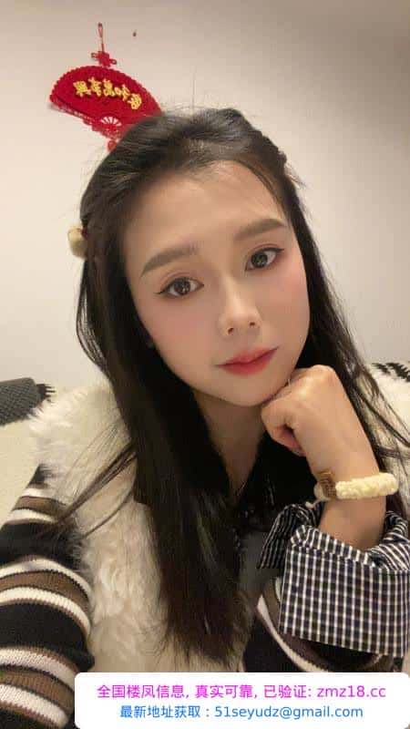 肤白清纯邻家颜值妹子