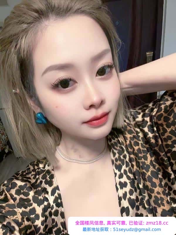 武侯娇小翘臀奶糖