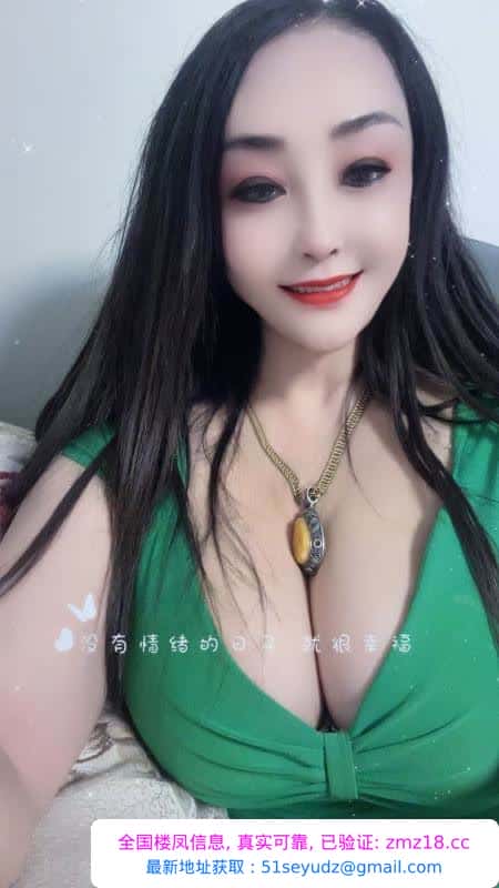 享受巨乳服务系美女