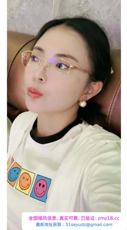 双飞眼镜儿妹妹和闺蜜