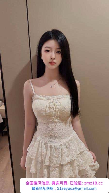 皮肤白嫩颜值嫩妹