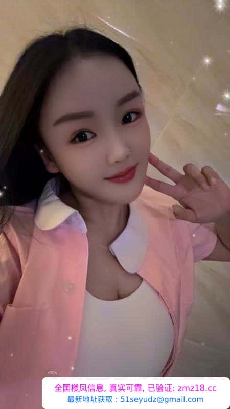 前凸后翘小甜妹