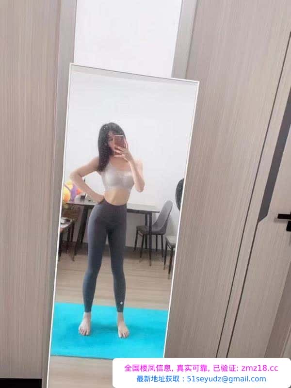 一字马瑜伽娜宝