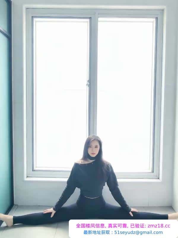 一字马性感少妇