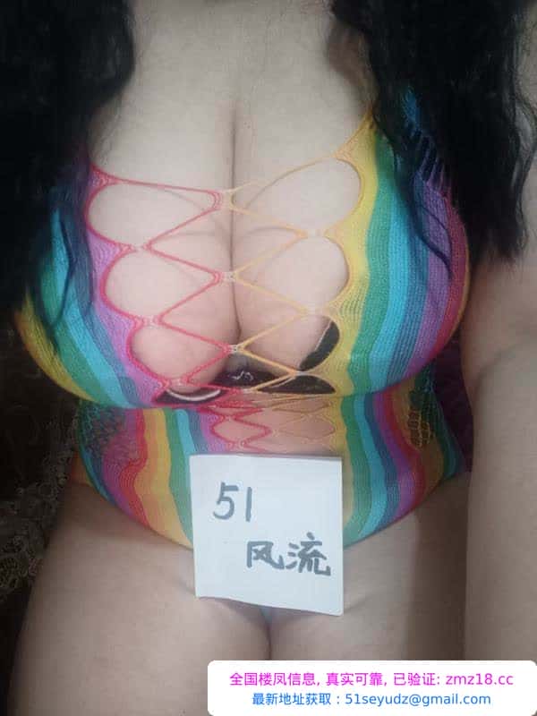 西塔大胸小姐姐