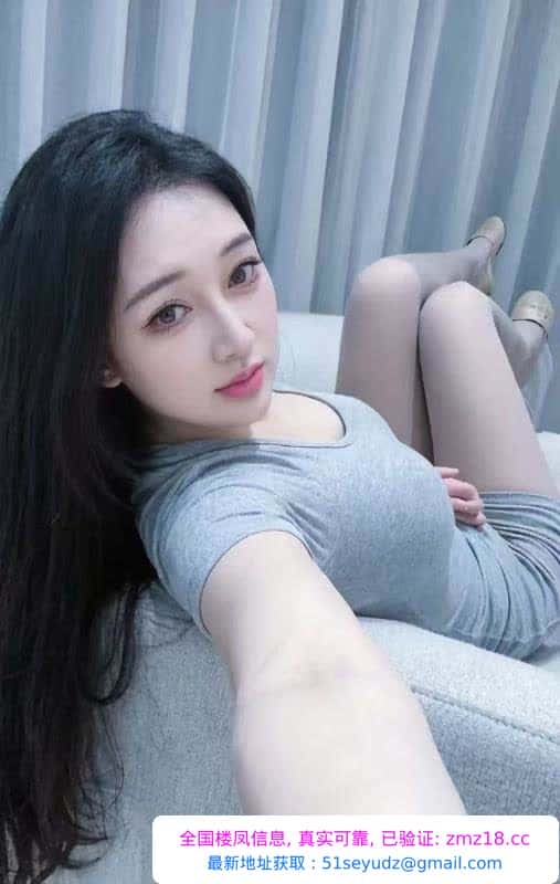 白嫩女友感月亮