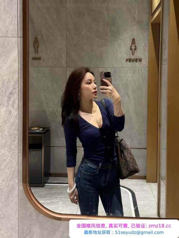 口爆美乳翘臀御姐
