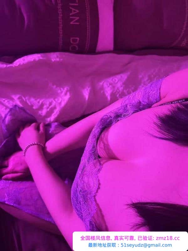 服务系性感骚妇