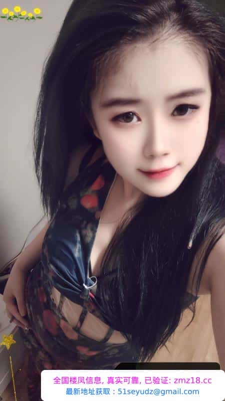可撕的碎花裙御姐