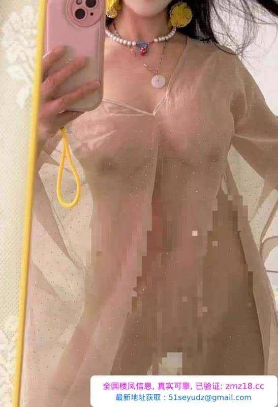 武汉翘臀大胸小女友