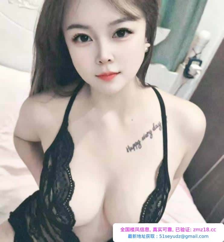美乳蜜桃臀骚妇